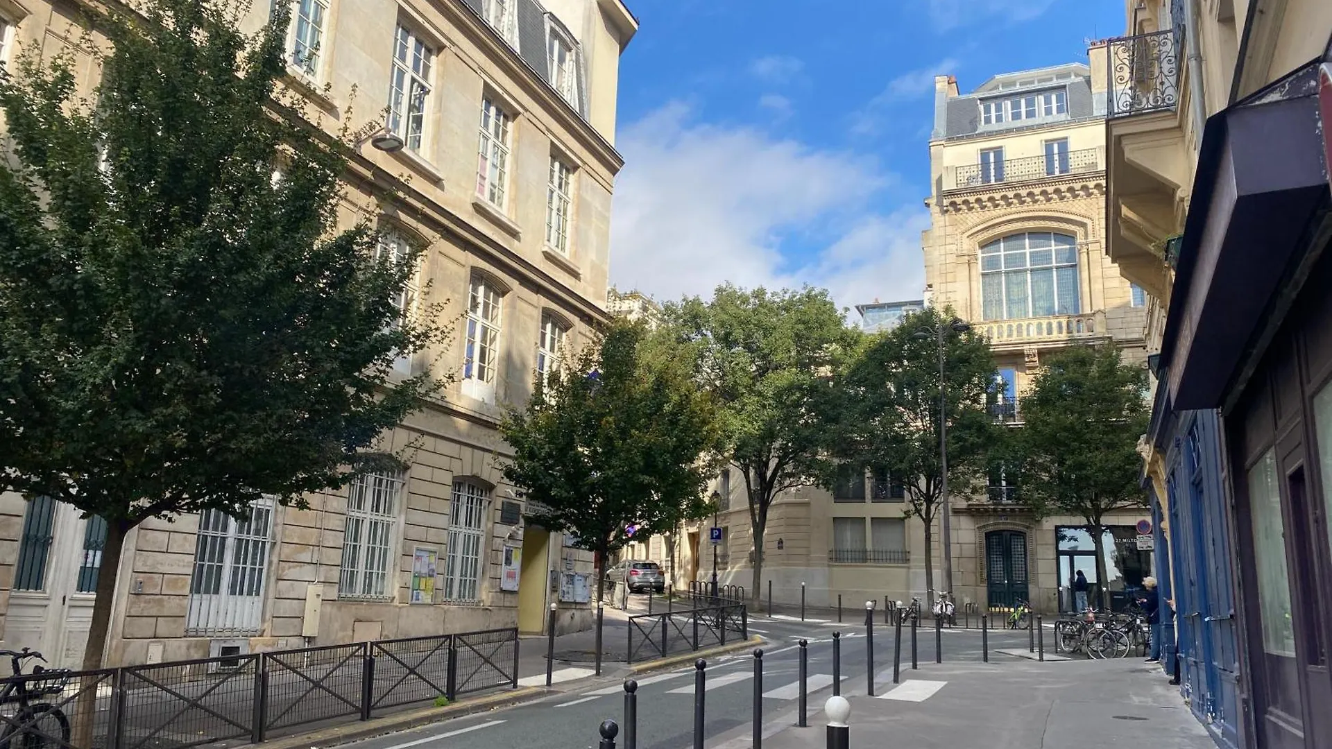 Sacre Coeur Arev Sur Les Pas D Emily In